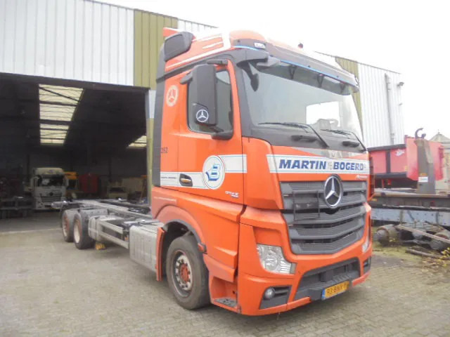 Mercedes-Benz Actros 2542 LS 6X2 ENGINE BROKE - Kamion za prevoz kontejnera/ Kamion sa promenjivim sandukom: slika 3 Mercedes-Benz Actros 2542 LS 6X2 ENGINE BROKE - Kamion za prevoz kontejnera/ Kamion sa promenjivim sandukom: slika 3
