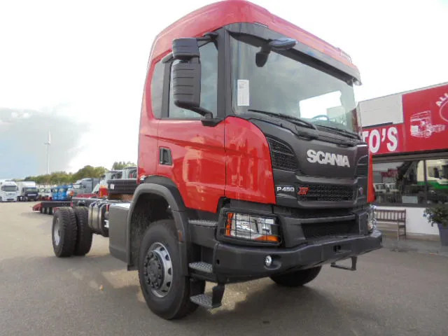 Scania P450 XT 4X4 NIEUW - DEMO - Kamion sa golom šasijom i zatvorenom kabinom: slika 3 Scania P450 XT 4X4 NIEUW - DEMO - Kamion sa golom šasijom i zatvorenom kabinom: slika 3