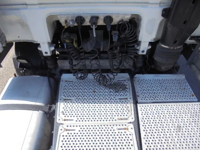 Tegljač DAF XF 105.460 SUPERSPACE: slika 6