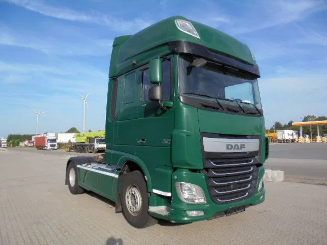 DAF XF 106.460 SUPER SPACE CAB - Tegljač: slika 3 DAF XF 106.460 SUPER SPACE CAB - Tegljač: slika 3