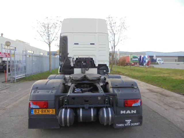 MAN TGX 26.500 XXL 6X2 NEW TYPE TACHO - Tegljač: slika 4 MAN TGX 26.500 XXL 6X2 NEW TYPE TACHO - Tegljač: slika 4