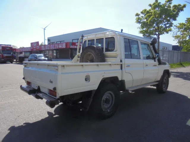 Toyota Land Cruiser HJ79L 4X4 CREWCAB PICKUP EXPORT OUTSIDE EU ONLY - Pikap: slika 4 Toyota Land Cruiser HJ79L 4X4 CREWCAB PICKUP EXPORT OUTSIDE EU ONLY - Pikap: slika 4