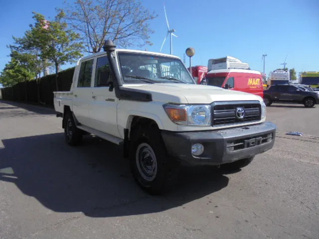 Toyota Land Cruiser HJ79L 4X4 CREWCAB PICKUP EXPORT OUTSIDE EU ONLY - Pikap: slika 3 Toyota Land Cruiser HJ79L 4X4 CREWCAB PICKUP EXPORT OUTSIDE EU ONLY - Pikap: slika 3