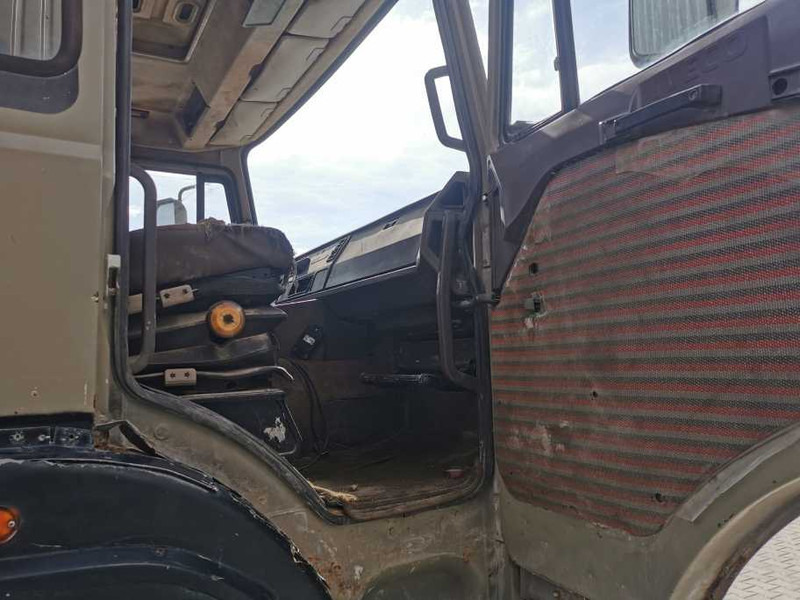 Interior photo 2: Kamion sa tovarnim sandukom Iveco Turbostar 240-36 platform truck