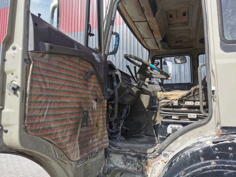 Interior photo 1: Kamion sa tovarnim sandukom Iveco Turbostar 240-36 platform truck