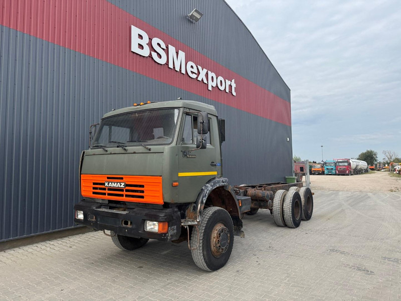 Kamaz 65111, 6x6 - Kamion sa golom šasijom i zatvorenom kabinom: slika 1 Kamaz 65111, 6x6 - Kamion sa golom šasijom i zatvorenom kabinom: slika 1