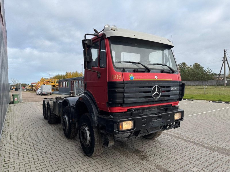 Mercedes-Benz 3234 - Kamion sa golom šasijom i zatvorenom kabinom: slika 2 Mercedes-Benz 3234 - Kamion sa golom šasijom i zatvorenom kabinom: slika 2