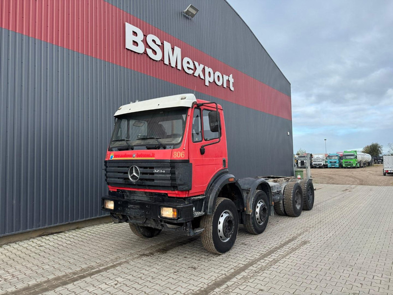 Mercedes-Benz 3234 - Kamion sa golom šasijom i zatvorenom kabinom: slika 1 Mercedes-Benz 3234 - Kamion sa golom šasijom i zatvorenom kabinom: slika 1