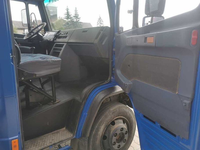 Interior photo 1: Dostavno vozilo s ravnom platformom Mercedes-Benz 814 Vario Interior photo 1: Dostavno vozilo s ravnom platformom Mercedes-Benz 814 Vario