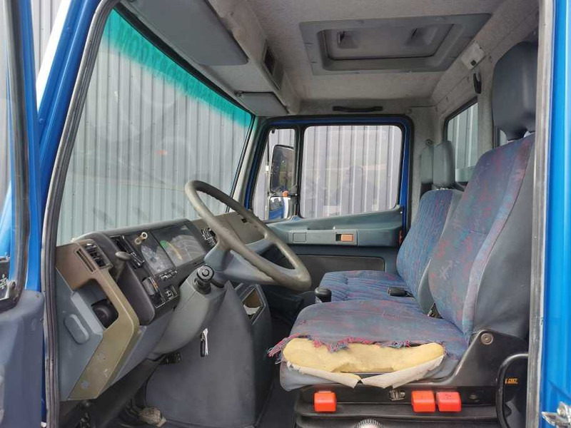 Interior photo 3: Dostavno vozilo s ravnom platformom Mercedes-Benz 814 Vario Interior photo 3: Dostavno vozilo s ravnom platformom Mercedes-Benz 814 Vario