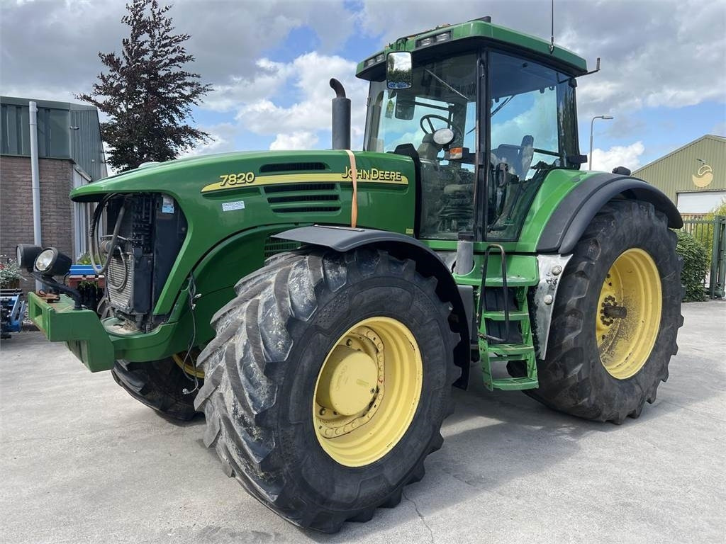John Deere 7820 - Traktor: slika 1 John Deere 7820 - Traktor: slika 1