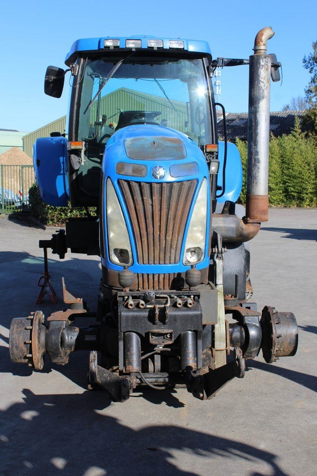 New Holland T8020 - Traktor: slika 4 New Holland T8020 - Traktor: slika 4