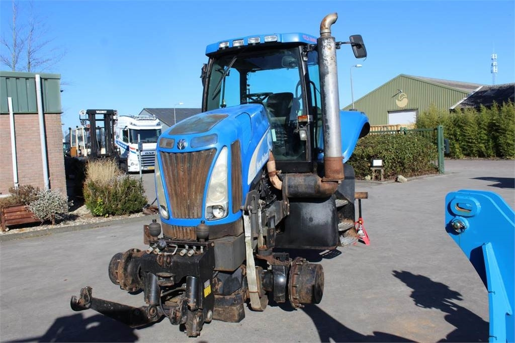 New Holland T8020 - Traktor: slika 3 New Holland T8020 - Traktor: slika 3