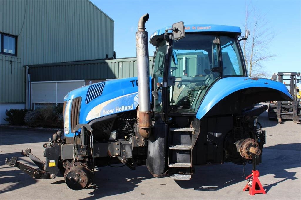 New Holland T8020 - Traktor: slika 1 New Holland T8020 - Traktor: slika 1