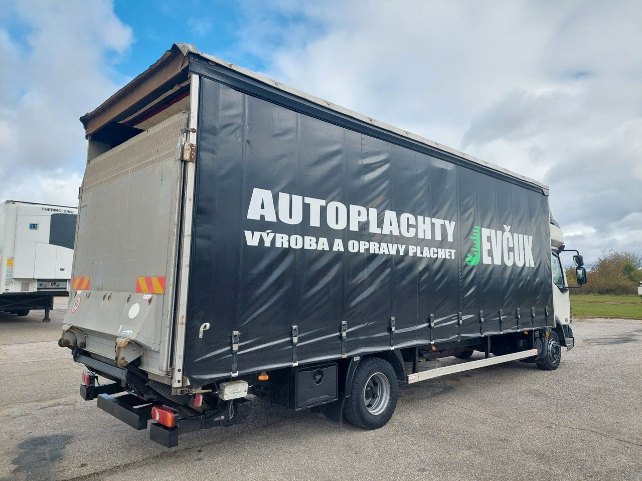 DAF FA LF 45.220 G12 4x2 - Kamion sa ceradom: slika 4 DAF FA LF 45.220 G12 4x2 - Kamion sa ceradom: slika 4