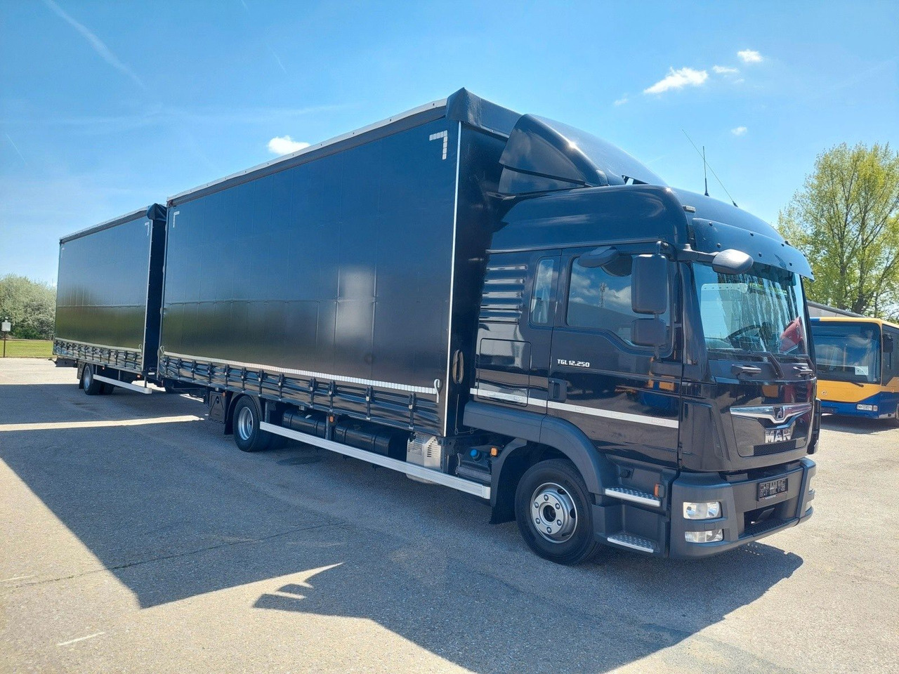 MAN TGL 12.250 BL 4x2 + Anhänger KONAR 38 Paletten - Kamion sa ceradom: slika 2 MAN TGL 12.250 BL 4x2 + Anhänger KONAR 38 Paletten - Kamion sa ceradom: slika 2
