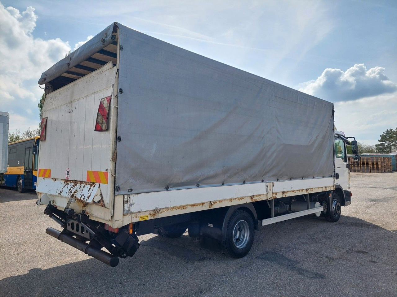 MAN TGL 8.180 4X2 BL - Kamion sa ceradom: slika 4 MAN TGL 8.180 4X2 BL - Kamion sa ceradom: slika 4
