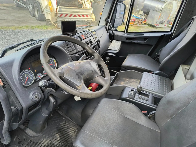 Interior photo 2: Kamion Iveco EuroCargo 120 E18 + COMET 151TAL (15 m) Interior photo 2: Kamion Iveco EuroCargo 120 E18 + COMET 151TAL (15 m)
