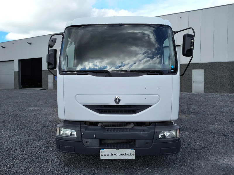 Renault Midlum 220 8000L FUEL / CARBURANT TANK - 3 COMP/ A LAMES - Kamion cisterna: slika 2 Renault Midlum 220 8000L FUEL / CARBURANT TANK - 3 COMP/ A LAMES - Kamion cisterna: slika 2