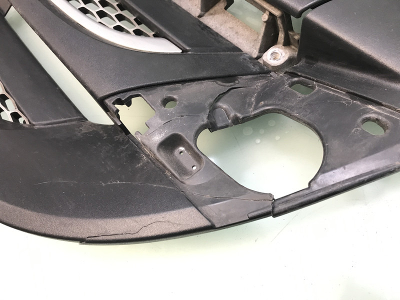 DAF Grille DAF 2048272 - Karoserija i eksterijer za Kamion: slika 3 DAF Grille DAF 2048272 - Karoserija i eksterijer za Kamion: slika 3