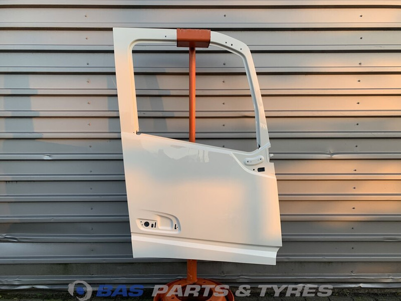 Volvo FH4 Portier Rechts Volvo 82183386 - Vrata i delovi za Kamion: slika 1 Volvo FH4 Portier Rechts Volvo 82183386 - Vrata i delovi za Kamion: slika 1