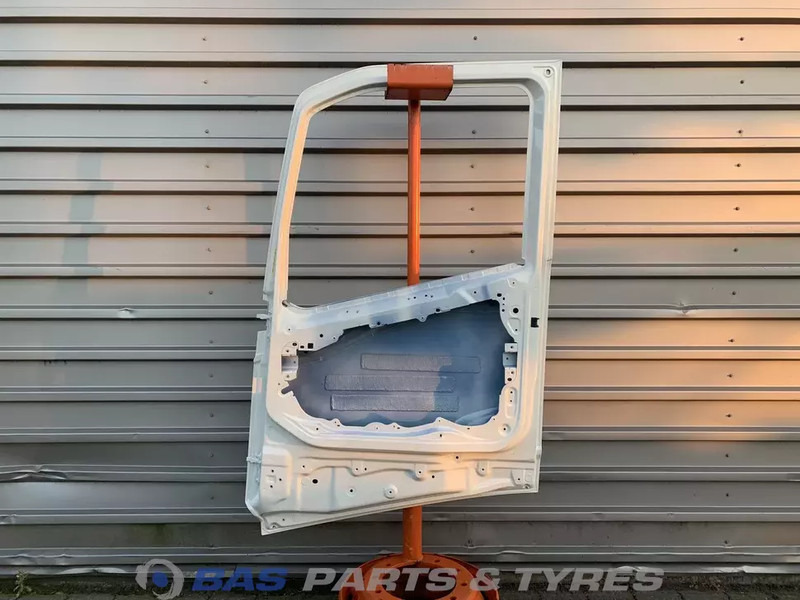 Volvo FH4 Portier Rechts Volvo 82183386 - Vrata i delovi za Kamion: slika 2 Volvo FH4 Portier Rechts Volvo 82183386 - Vrata i delovi za Kamion: slika 2