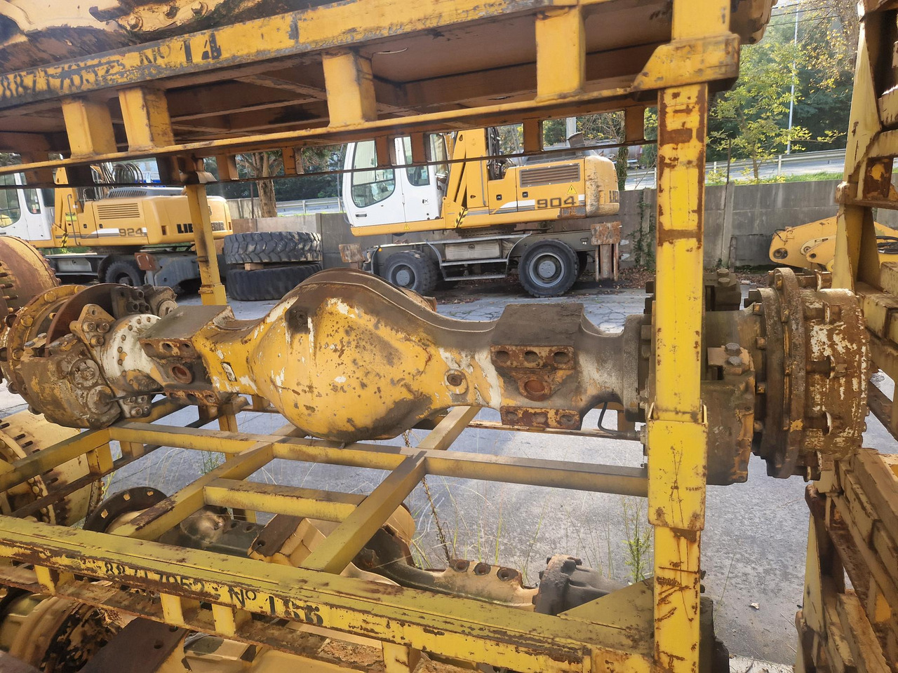 EJE DELANTERO/TRASERO DE VOLVO A25C - Osovina i delovi za Građevinska mašina: slika 2 EJE DELANTERO/TRASERO DE VOLVO A25C - Osovina i delovi za Građevinska mašina: slika 2