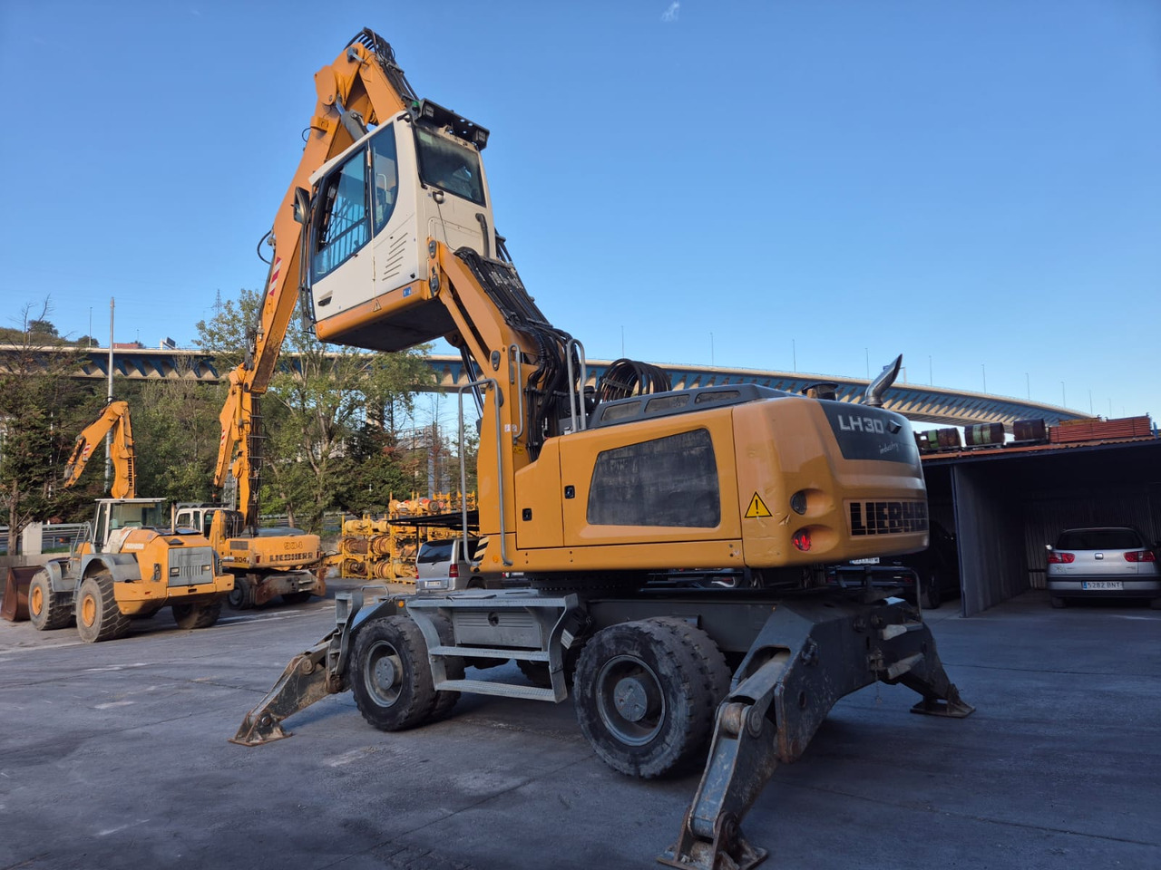 LIEBHERR LH30M - Bager za obradu otpada/ Industrije: slika 1 LIEBHERR LH30M - Bager za obradu otpada/ Industrije: slika 1