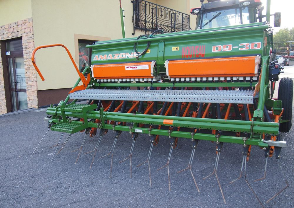 Kombinovana mašina za setvu Agregat uprawowo-siewny Amazone HRB 301 I D9-30 2005 Agregat uprawowo siewny KUHN AMAZONE szerokość robocza 3m: slika 8