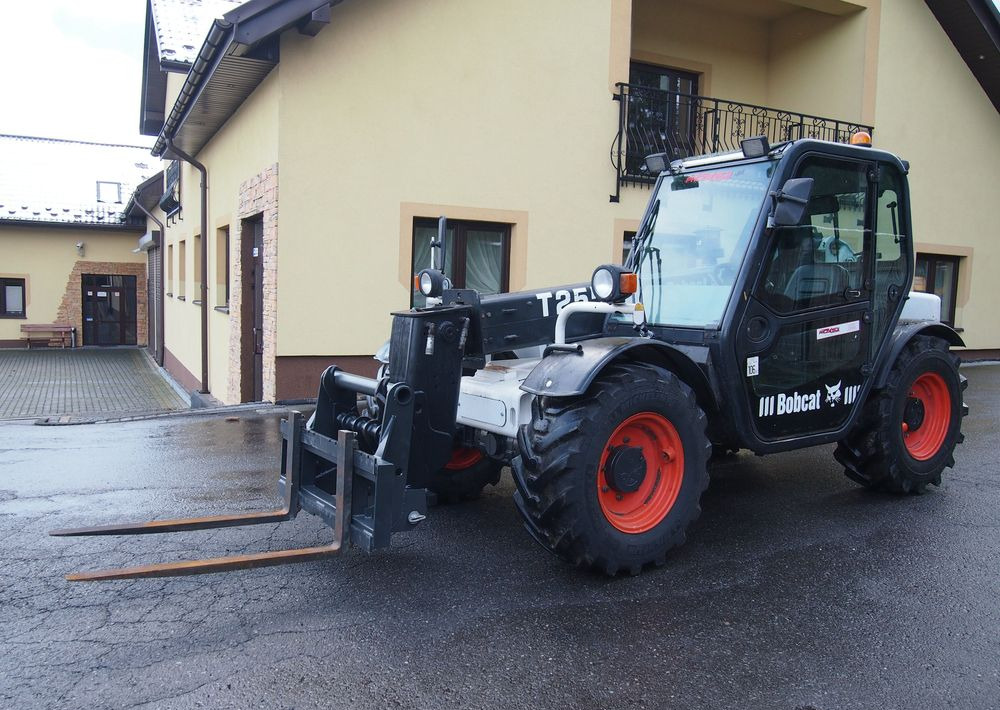 Teleskopski upravljač Ładowarka teleskopowa Bobcat T2556 2005 Ładowarka teleskopowa BOBCAT: slika 9