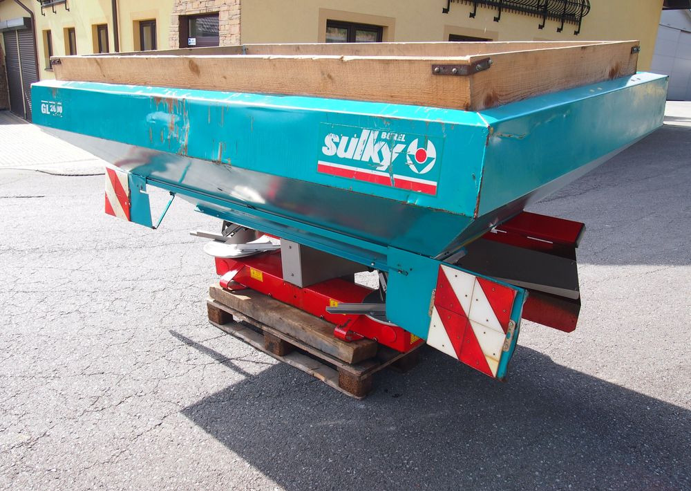 Rozsiewacz nawozów Sulky DPX GL 2000 18-24m Rozsiewacz nawozów Sulky - Rasipač veštačkog đubriva: slika 2 Rozsiewacz nawozów Sulky DPX GL 2000 18-24m Rozsiewacz nawozów Sulky - Rasipač veštačkog đubriva: slika 2