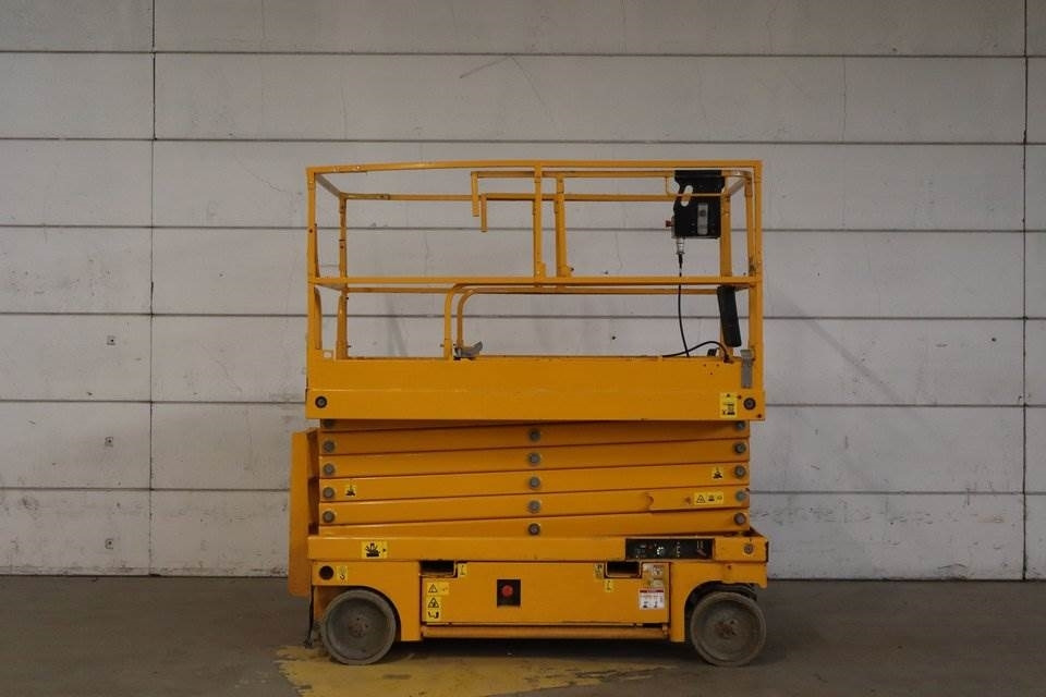 Haulotte Compact 14 - Lift u obliku makaza: slika 1 Haulotte Compact 14 - Lift u obliku makaza: slika 1