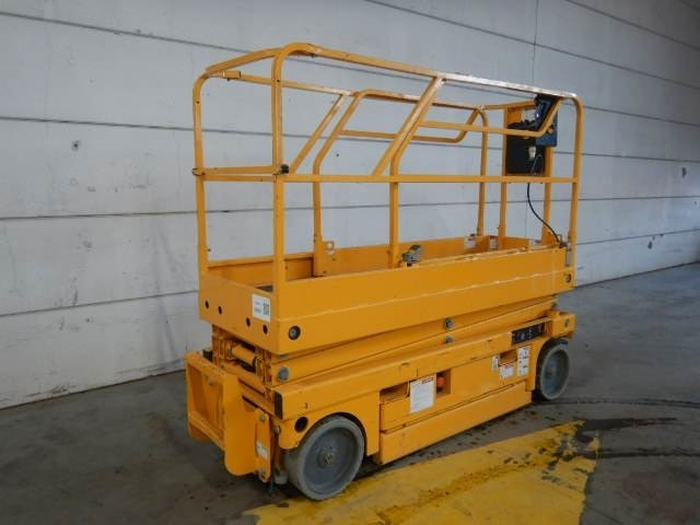 Haulotte Compact 8CU - Lift u obliku makaza: slika 2 Haulotte Compact 8CU - Lift u obliku makaza: slika 2