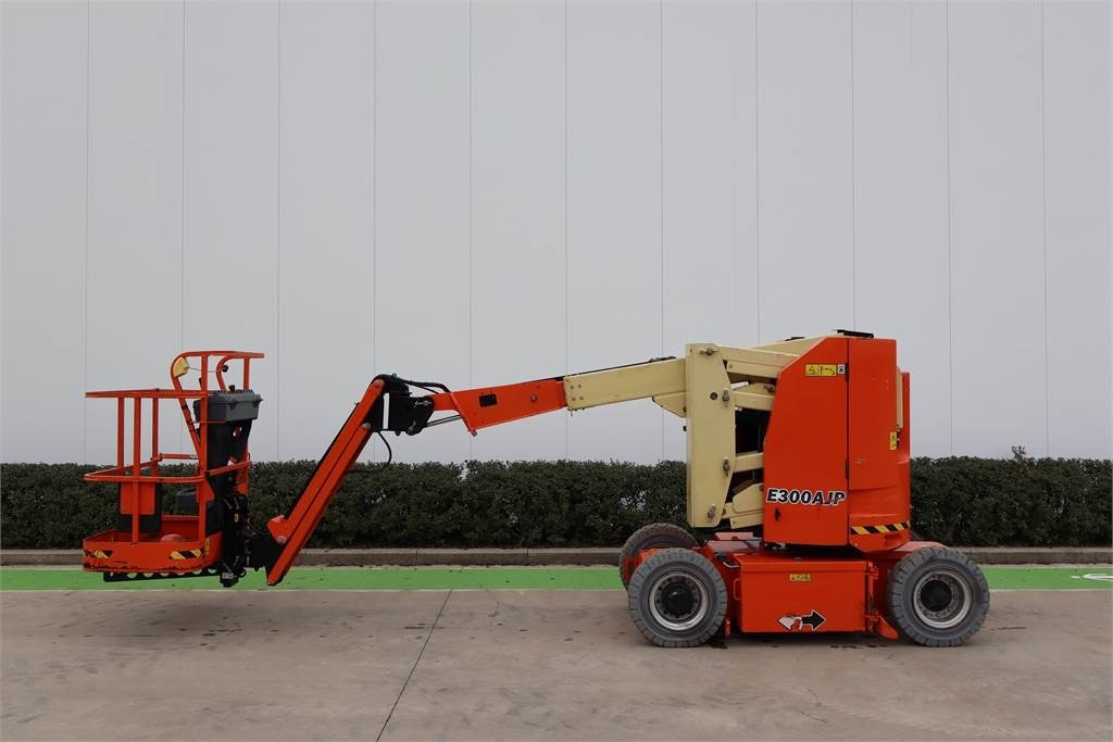 JLG E300AJP - Zglobna platforma: slika 1 JLG E300AJP - Zglobna platforma: slika 1