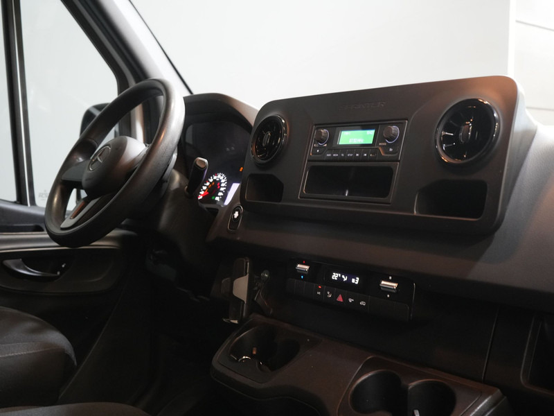 Mercedes-Benz Sprinter 316 2.2 CDI Aut. L2H2 EXPORT ONLY RWD LED/ Gev.Stoel/ Cruise/ Trekhaak - Furgon: slika 3 Mercedes-Benz Sprinter 316 2.2 CDI Aut. L2H2 EXPORT ONLY RWD LED/ Gev.Stoel/ Cruise/ Trekhaak - Furgon: slika 3