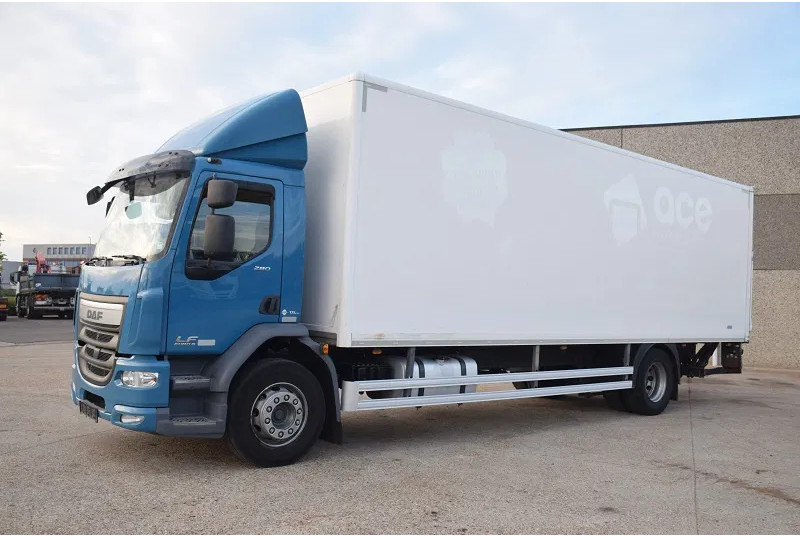 DAF LF 280 - Kamion sa zatvorenim sandukom: slika 3 DAF LF 280 - Kamion sa zatvorenim sandukom: slika 3