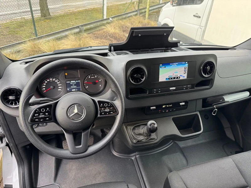 Mercedes-Benz Sprinter 315 L3H2*360°Camera*parktronic*cruise control*zetelverwarming* - Furgon: slika 4 Mercedes-Benz Sprinter 315 L3H2*360°Camera*parktronic*cruise control*zetelverwarming* - Furgon: slika 4