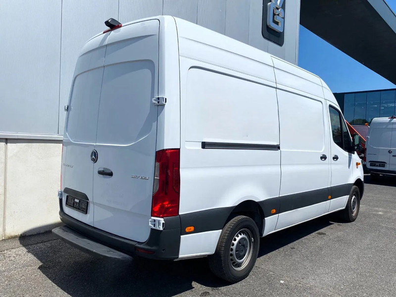 Mercedes-Benz Sprinter 317 CDI*L2H2*360°CAMERA*TEMPOMAT*NAVIGATIE*STOELVERWARMING* - Furgon: slika 2 Mercedes-Benz Sprinter 317 CDI*L2H2*360°CAMERA*TEMPOMAT*NAVIGATIE*STOELVERWARMING* - Furgon: slika 2