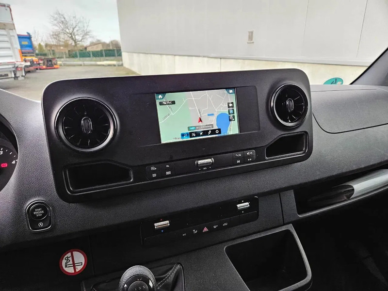 Mercedes-Benz Sprinter 317 L2H2*360°Camera*Airco*Navigatie*Zetelverwarming - Furgon: slika 5 Mercedes-Benz Sprinter 317 L2H2*360°Camera*Airco*Navigatie*Zetelverwarming - Furgon: slika 5