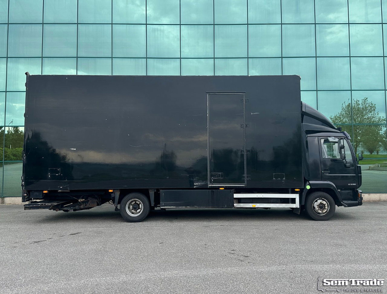 MAN LE 220C Euro 3 Isolated BOX + BOX Heater 740 x 240 x 295 CM Inside Holland Truck - Kamion sa zatvorenim sandukom: slika 5 MAN LE 220C Euro 3 Isolated BOX + BOX Heater 740 x 240 x 295 CM Inside Holland Truck - Kamion sa zatvorenim sandukom: slika 5
