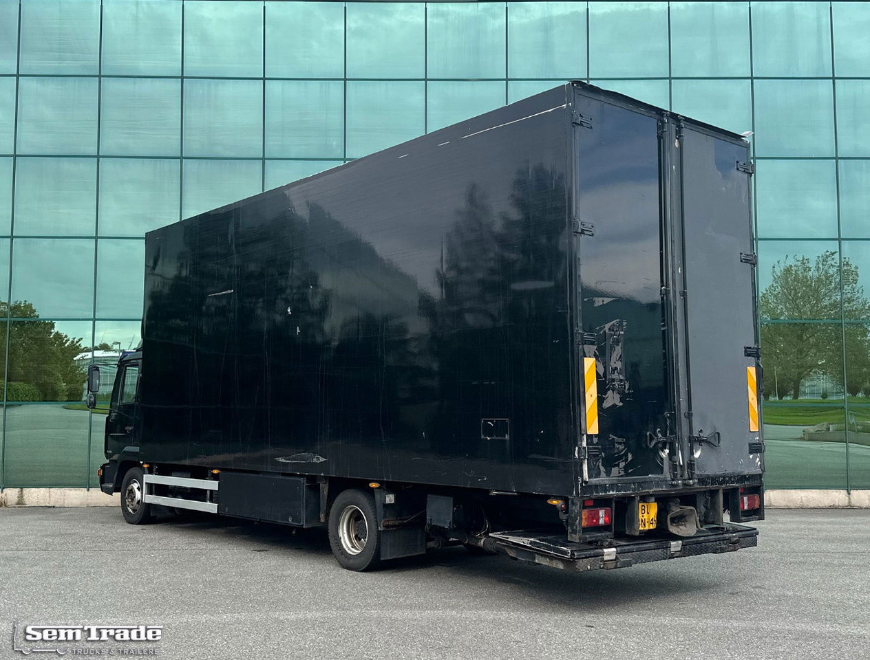MAN LE 220C Euro 3 Isolated BOX + BOX Heater 740 x 240 x 295 CM Inside Holland Truck - Kamion sa zatvorenim sandukom: slika 3 MAN LE 220C Euro 3 Isolated BOX + BOX Heater 740 x 240 x 295 CM Inside Holland Truck - Kamion sa zatvorenim sandukom: slika 3