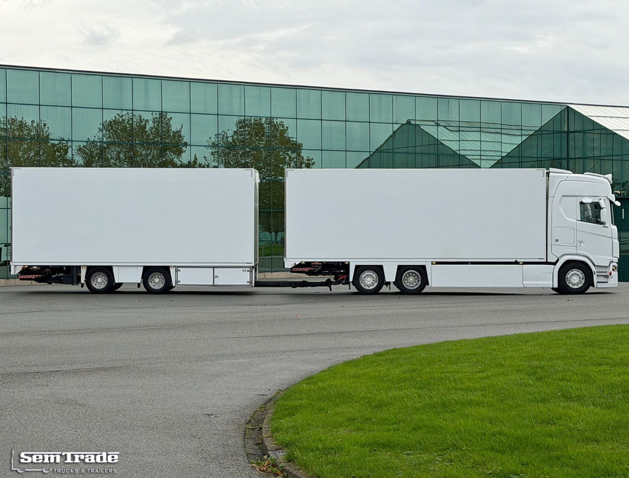 Scania S660 V8 Retarder Full Options 50CC VAN Beurden Boxes 2x Lift Super Condition - Hladnjača: slika 5 Scania S660 V8 Retarder Full Options 50CC VAN Beurden Boxes 2x Lift Super Condition - Hladnjača: slika 5