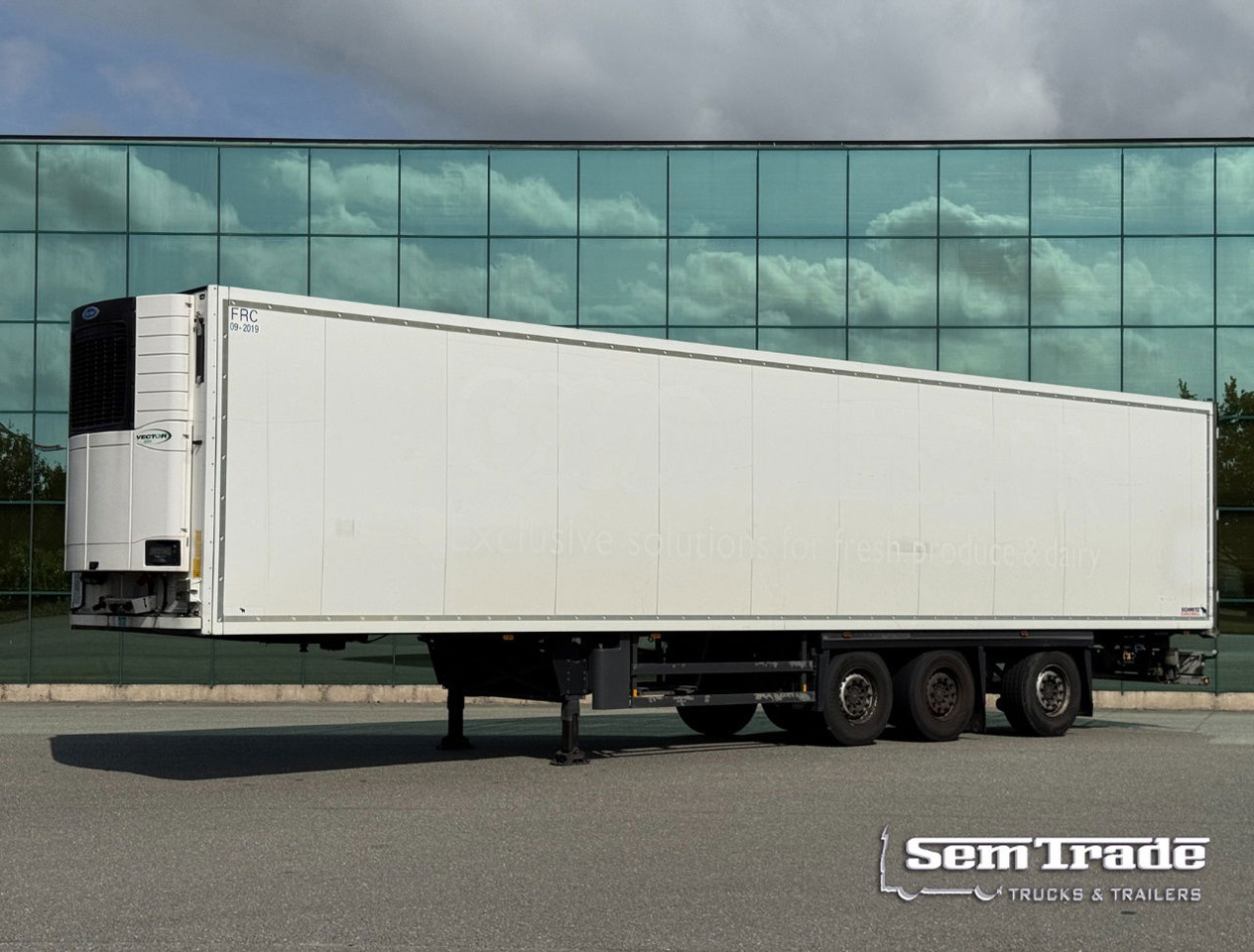 Schmitz Cargobull 3-AS Stuuras Carrier Vector 1550 Gegalvaniseerd Chassis Nieuwe APK Zeer Goede Banden TOP Staat NL Trailer - Poluprikolica hladnjače: slika 1 Schmitz Cargobull 3-AS Stuuras Carrier Vector 1550 Gegalvaniseerd Chassis Nieuwe APK Zeer Goede Banden TOP Staat NL Trailer - Poluprikolica hladnjače: slika 1