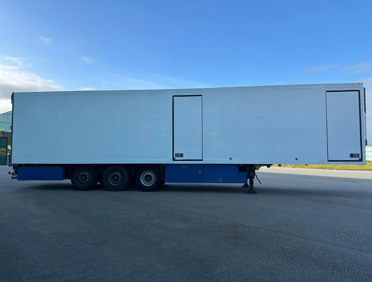 Schmitz Cargobull SKO24 Carrier Maxima 1300 250 Wide 270 High Disc Brakes Lift A - Poluprikolica hladnjače: slika 5 Schmitz Cargobull SKO24 Carrier Maxima 1300 250 Wide 270 High Disc Brakes Lift A - Poluprikolica hladnjače: slika 5