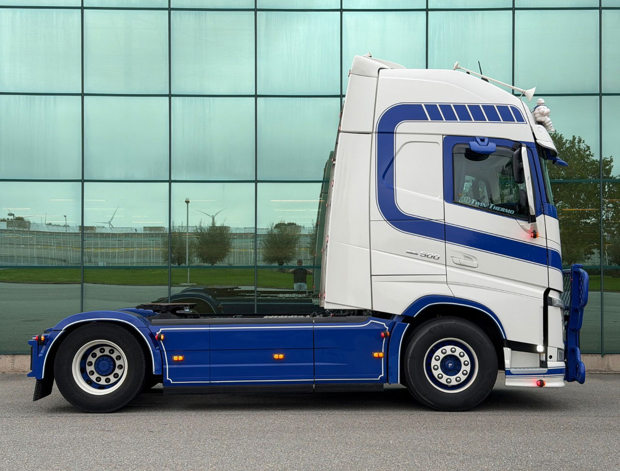 Volvo FH 500 Retarder Globetrotter XL 2x Tanks Special Interior TOP Condition NL Truck - Tegljač: slika 5 Volvo FH 500 Retarder Globetrotter XL 2x Tanks Special Interior TOP Condition NL Truck - Tegljač: slika 5
