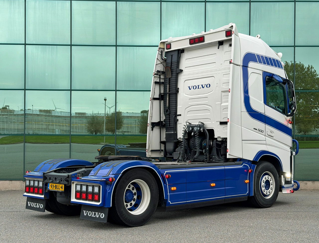 Volvo FH 500 Retarder Globetrotter XL 2x Tanks Special Interior TOP Condition NL Truck - Tegljač: slika 4 Volvo FH 500 Retarder Globetrotter XL 2x Tanks Special Interior TOP Condition NL Truck - Tegljač: slika 4