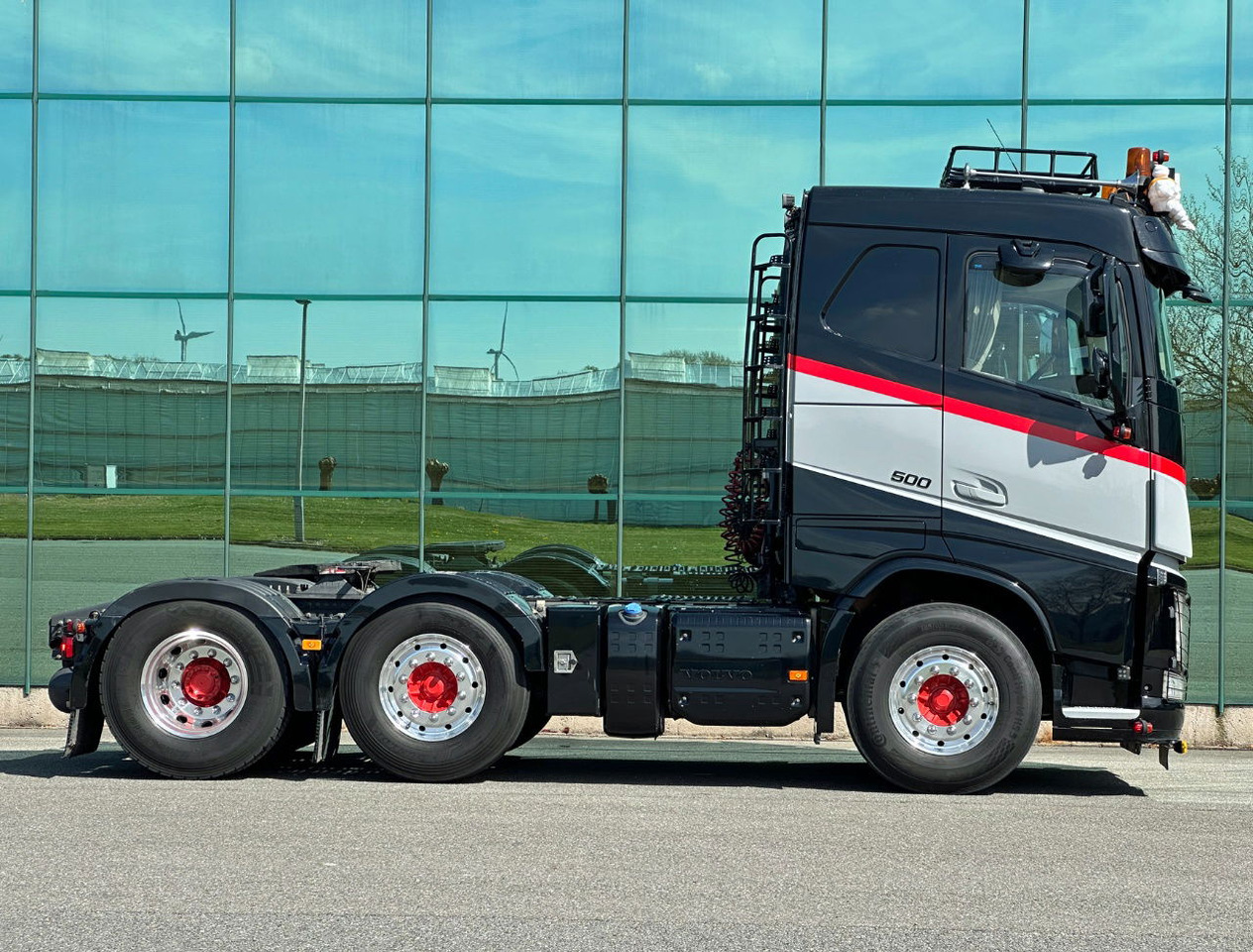 Volvo FH 6X2 LOW Roof 579.000 KM Special Interior Super Condition NEW APK - TUV - Tegljač: slika 5 Volvo FH 6X2 LOW Roof 579.000 KM Special Interior Super Condition NEW APK - TUV - Tegljač: slika 5