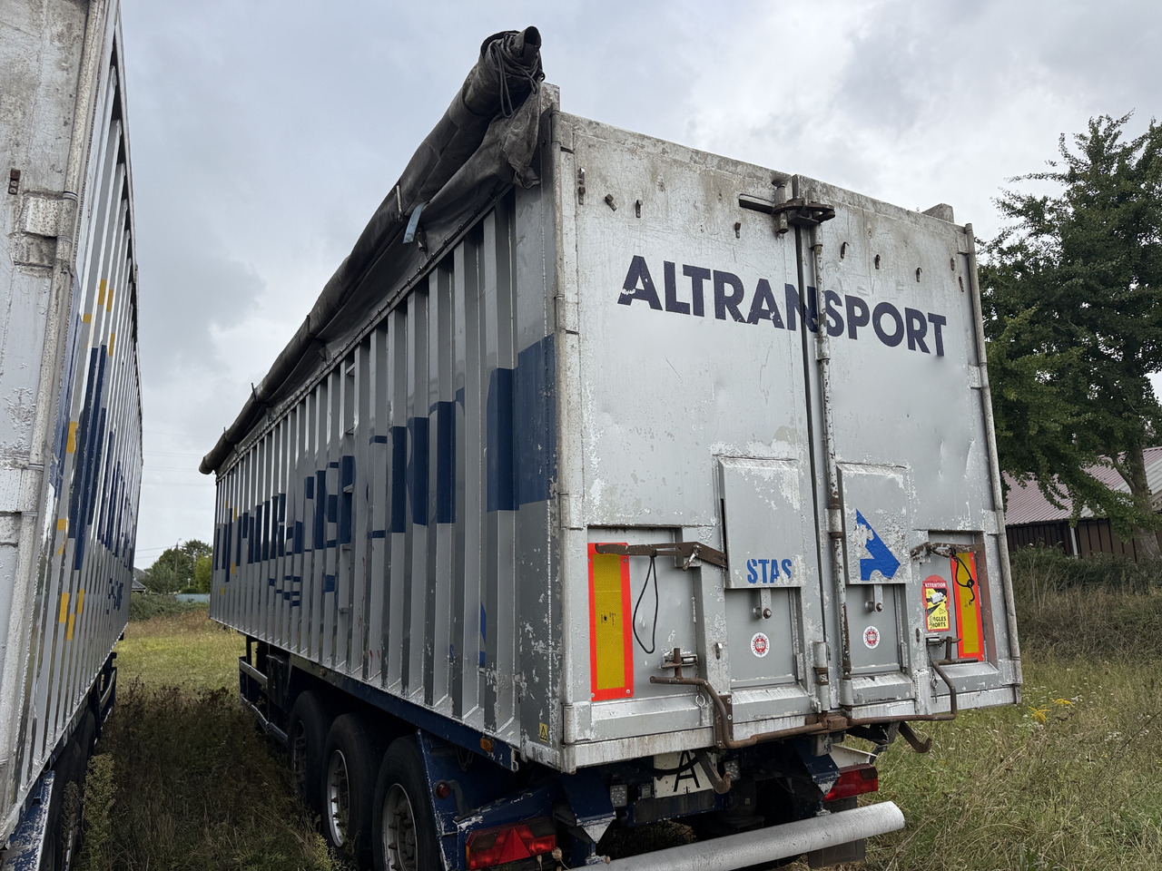 STAS 67m3 ADR classes EX II. FL. OX. AT - Poluprikolica istovarivača: slika 3 STAS 67m3 ADR classes EX II. FL. OX. AT - Poluprikolica istovarivača: slika 3