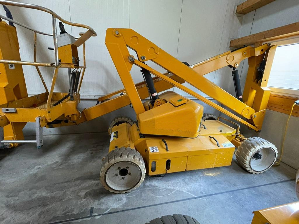 UPRIGHT AB38 / defect - Zglobna platforma: slika 2 UPRIGHT AB38 / defect - Zglobna platforma: slika 2