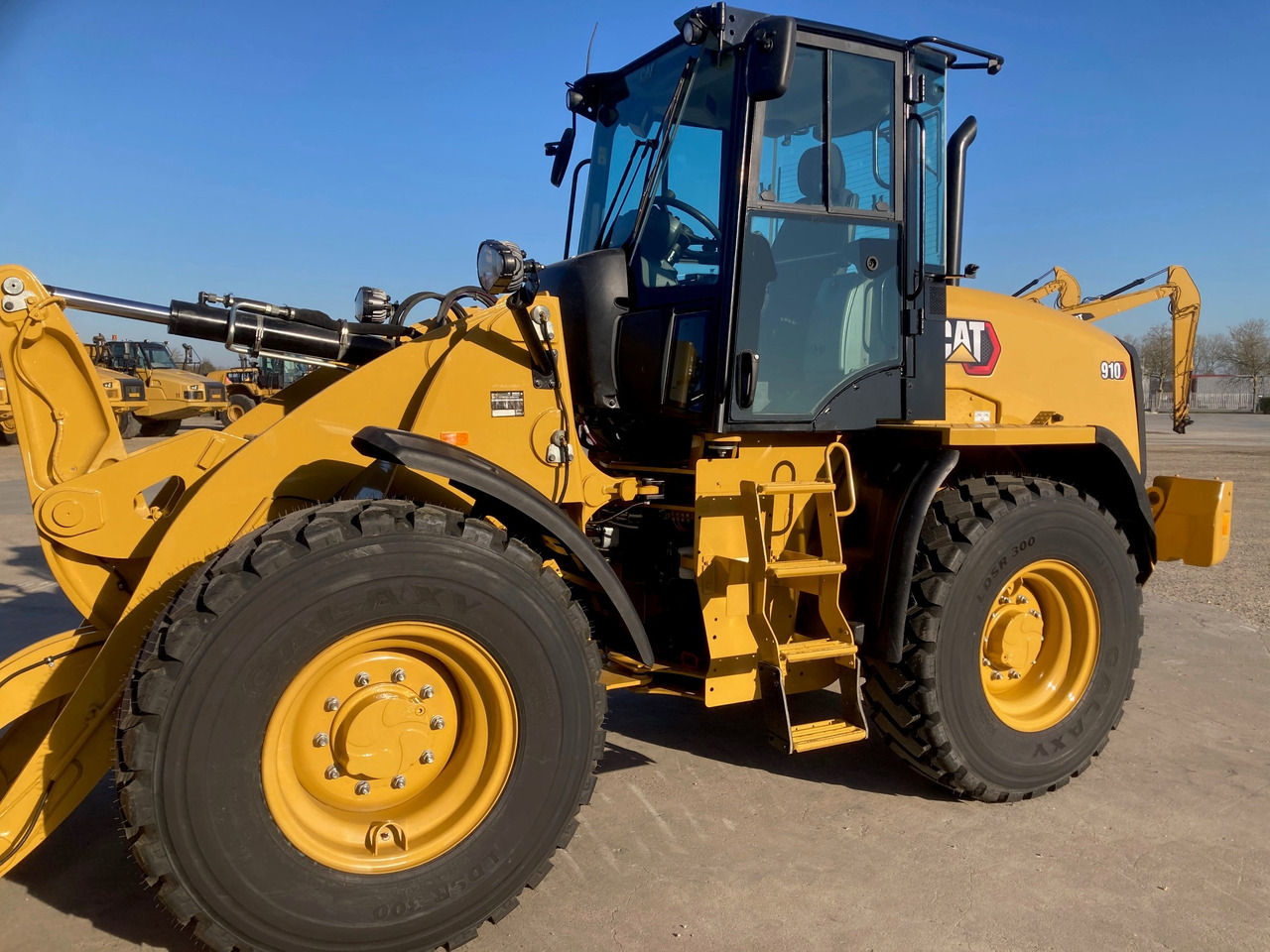 CATERPILLAR 910 - Utovarivač točkaš: slika 2 CATERPILLAR 910 - Utovarivač točkaš: slika 2